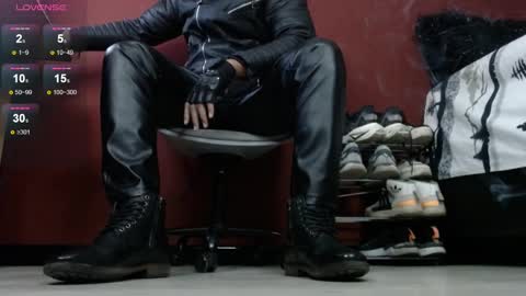 Tom online show from December 9, 11:15 am