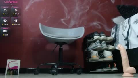 Tom online show from December 5, 12:33 pm