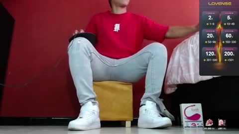 Tom online show from February 7, 7:27 pm