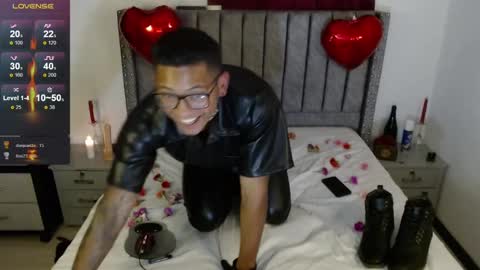 Tom online show from February 15, 1:22 am