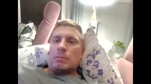 Snapshot of tom_horny84 chatting on December 9, 12:12 am tom_horny84 online show from December 9, 12:12 am