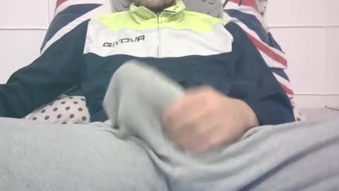 Snapshot of tommaso9046 chatting on January 19, 3:42 pm tommaso9046 online show from January 19, 3:42 pm