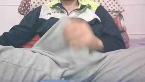 Snapshot of tommaso9046 chatting on February 23, 2:21 pm tommaso9046 online show from February 23, 2:21 pm