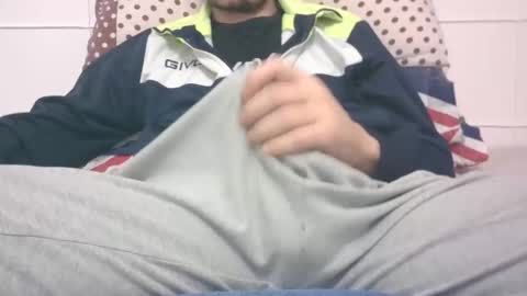 Snapshot of tommaso9046 chatting on December 16, 5:11 pm tommaso9046 online show from December 16, 5:11 pm