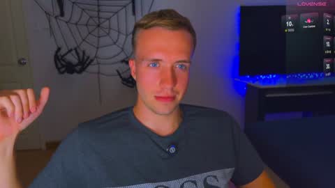 Snapshot of tommy_cumfinger chatting on December 7, 6:32 am Tommy online show from December 7, 6:32 am