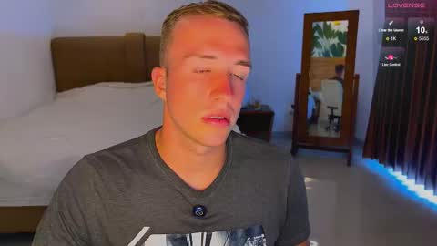 Snapshot of tommy_cumfinger chatting on September 26, 3:48 am Tommy online show from September 26, 3:48 am