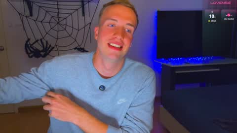 Snapshot of tommy_cumfinger chatting on December 8, 8:09 am Tommy online show from December 8, 8:09 am