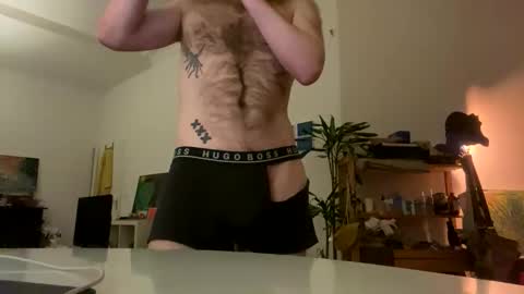 Snapshot of tommyg6420 chatting on October 21, 6:44 pm First Show ever 3 online show from October 21, 6:44 pm