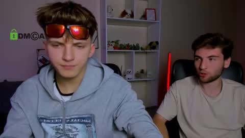 Travis online show from October 4, 7:08 pm