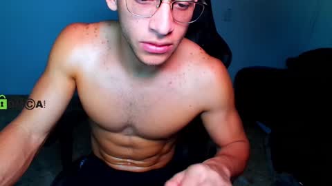 TRAVIS. online show from December 11, 10:06 pm