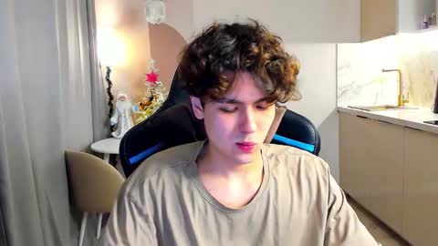 travisrivas online show from December 3, 3:45 am