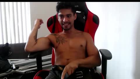 Snapshot of tropicalmadness chatting on February 1, 6:21 am Archie Torres online show from February 1, 6:21 am