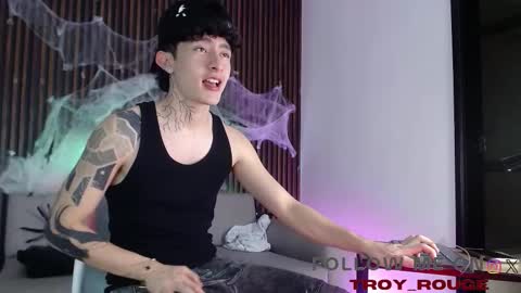 Snapshot of troy_rouge chatting on October 22, 9:18 pm Troy online show from October 22, 9:18 pm