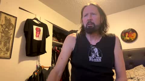 Snapshot of trunude chatting on December 25, 11:10 pm TruNude  Tall Pleasure online show from December 25, 11:10 pm