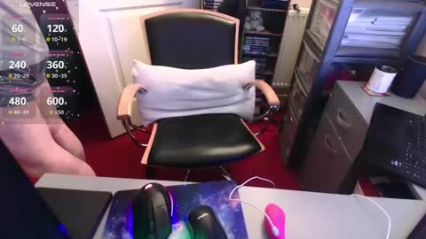 Snapshot of tunes1979 chatting on January 12, 1:58 pm VerywellHung online show from January 12, 1:58 pm