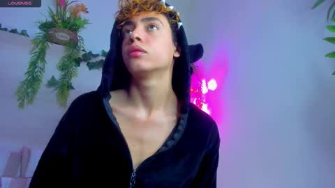 twinkk_guyy online show from November 23, 2:11 am