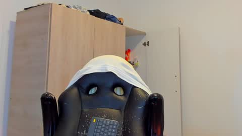     online show from January 15, 9:02 am