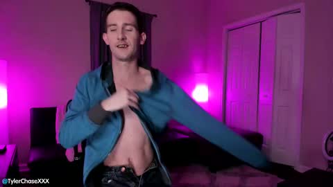 Snapshot of tylerchasexxx chatting on February 21, 12:38 am Tyler Chase online show from February 21, 12:38 am
