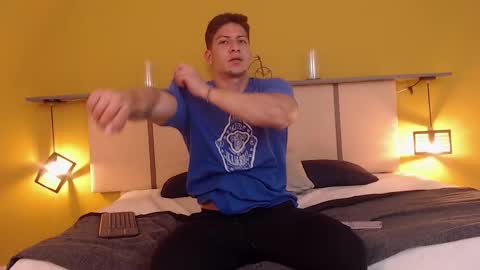 Snapshot of tyronyx chatting on October 22, 8:34 pm tyronyx online show from October 22, 8:34 pm