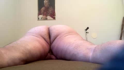 Snapshot of uncledenny1 chatting on October 22, 8:45 pm Hairy Sally online show from October 22, 8:45 pm