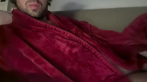 Snapshot of universalstudihoes chatting on February 1, 9:43 am universalstudihoes online show from February 1, 9:43 am