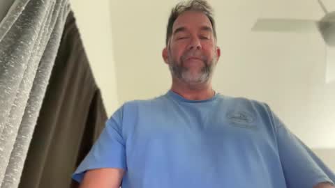 Snapshot of uott2play chatting on December 7, 8:22 am uott2play online show from December 7, 8:22 am