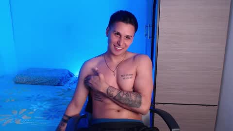 Snapshot of valentinosex_1 chatting on October 25, 1:29 am VALENTINO online show from October 25, 1:29 am