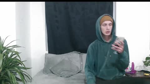 Snapshot of vamp_noah chatting on December 27, 3:42 am Vamp Noah and Dan online show from December 27, 3:42 am