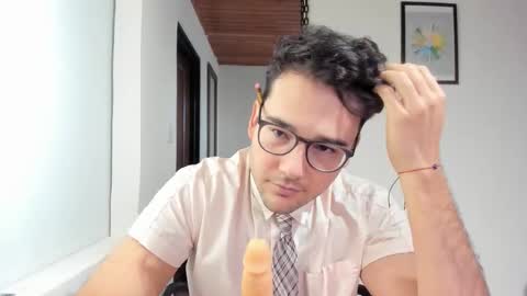 Vito Ferrer online show from October 24, 11:01 am