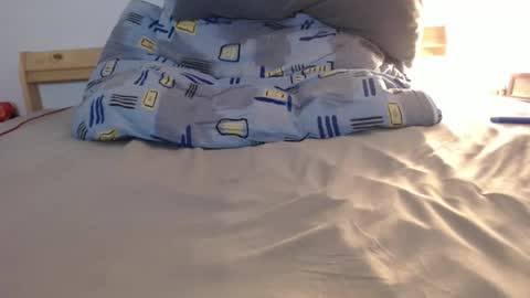 volvic_0904 online show from November 14, 6:09 pm