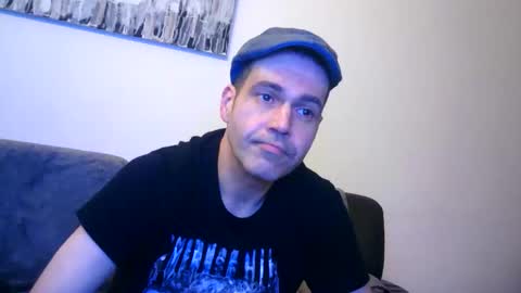 voyeuredeluxe online show from December 23, 5:27 am