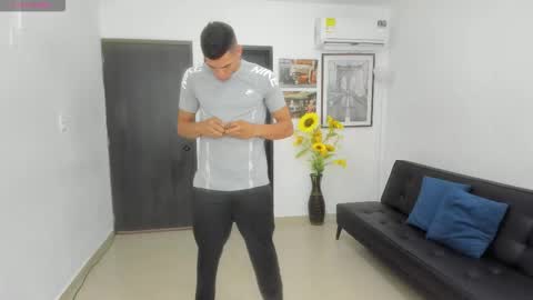 voyeurism_guys online show from March 19, 10:57 pm