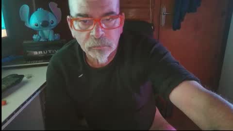 Snapshot of vuda77 chatting on October 24, 7:15 pm oscar online show from October 24, 7:15 pm