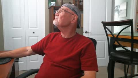 Snapshot of vueuorme chatting on December 8, 4:39 pm Vueuorme online show from December 8, 4:39 pm