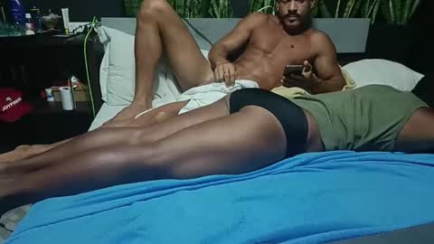 Snapshot of wellcrz chatting on October 18, 2:38 am wellcrz online show from October 18, 2:38 am