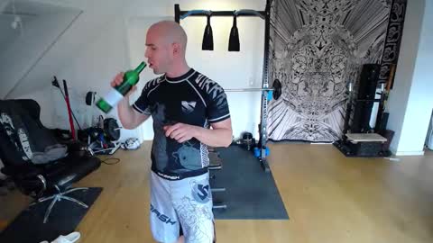 Snapshot of whiterabbit_86 chatting on September 16, 11:33 am whiterabbit_86 online show from September 16, 11:33 am