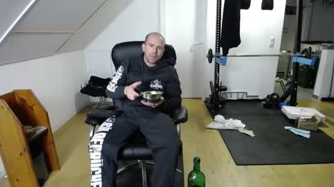 Snapshot of whiterabbit_86 chatting on December 14, 6:09 pm whiterabbit_86 online show from December 14, 6:09 pm