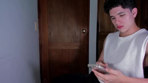 whos_he online show from January 8, 12:27 am