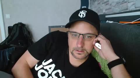 Snapshot of wirzwei8883 chatting on September 17, 3:24 pm Dirty online show from September 17, 3:24 pm