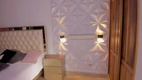 wyatt online show from December 18, 8:05 pm