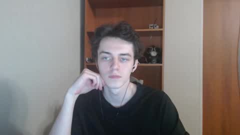 traqqq online show from November 22, 8:08 pm