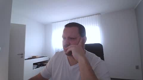 Snapshot of xxstrikerxx chatting on December 18, 10:19 am Eddi online show from December 18, 10:19 am