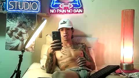 yeisoncastellanos1999 online show from December 1, 9:51 pm