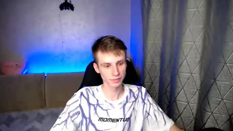 Snapshot of yes_cute_boy_ chatting on March 2, 10:45 pm Eden online show from March 2, 10:45 pm