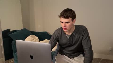 yngdesire1 online show from December 23, 7:28 am