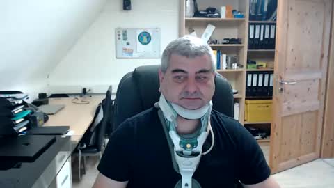 Snapshot of yoschi1976 chatting on December 8, 10:30 am yoschi1976 online show from December 8, 10:30 am