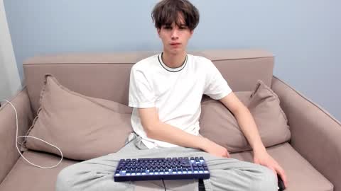 your_shy_guy online show from February 28, 7:35 pm