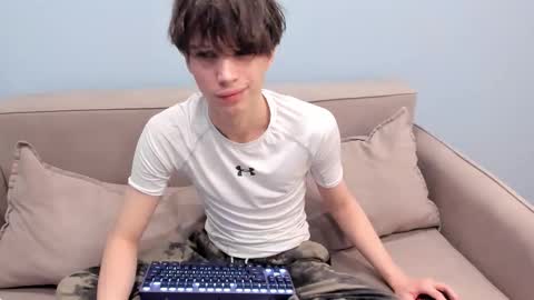 your_shy_guy online show from February 26, 5:20 am