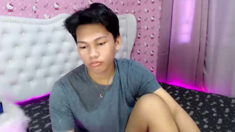 Snapshot of yourdreamboyxx chatting on September 28, 1:58 am HEN online show from September 28, 1:58 am