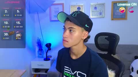 yulian_vasquez online show from November 18, 3:16 pm